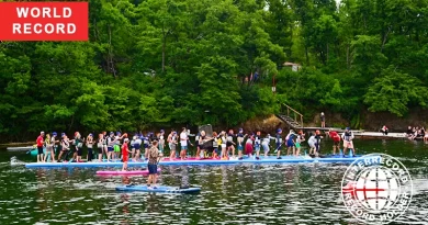 Самая большая доска для стоячего гребного серфинга (SUP)